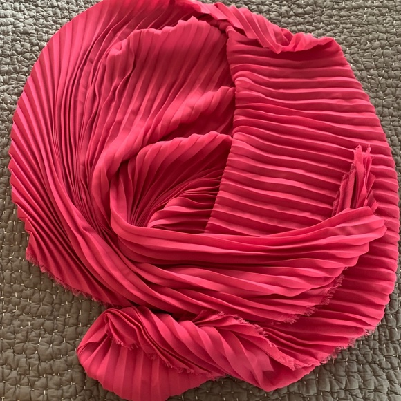 PLEATED GEORGETTE Unique yardage/ RASPBERRY PINK - Picture 3 of 11
